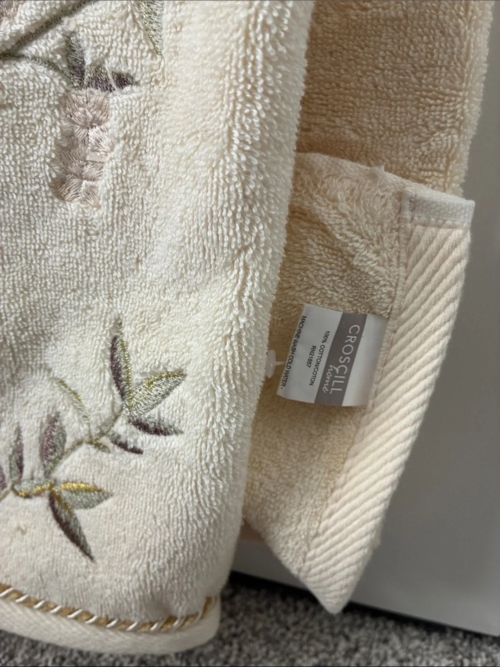 Croscill Cream Embroidered Botanical Bath Towel never used or washed